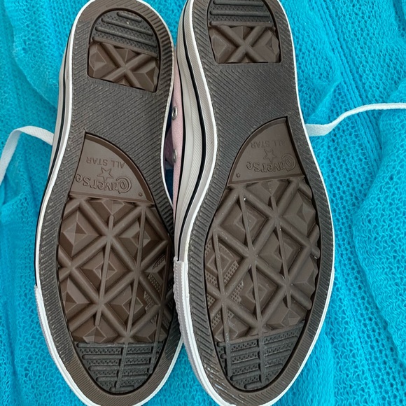 converse - Picture 2 of 4